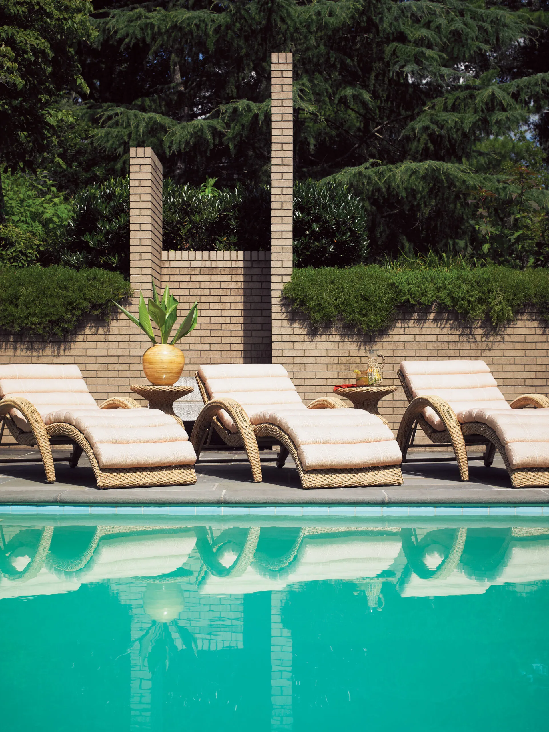Pasadena Outdoor Chaise Lounge: Comfort Meets Sophistication with Cozy Stylish Chic