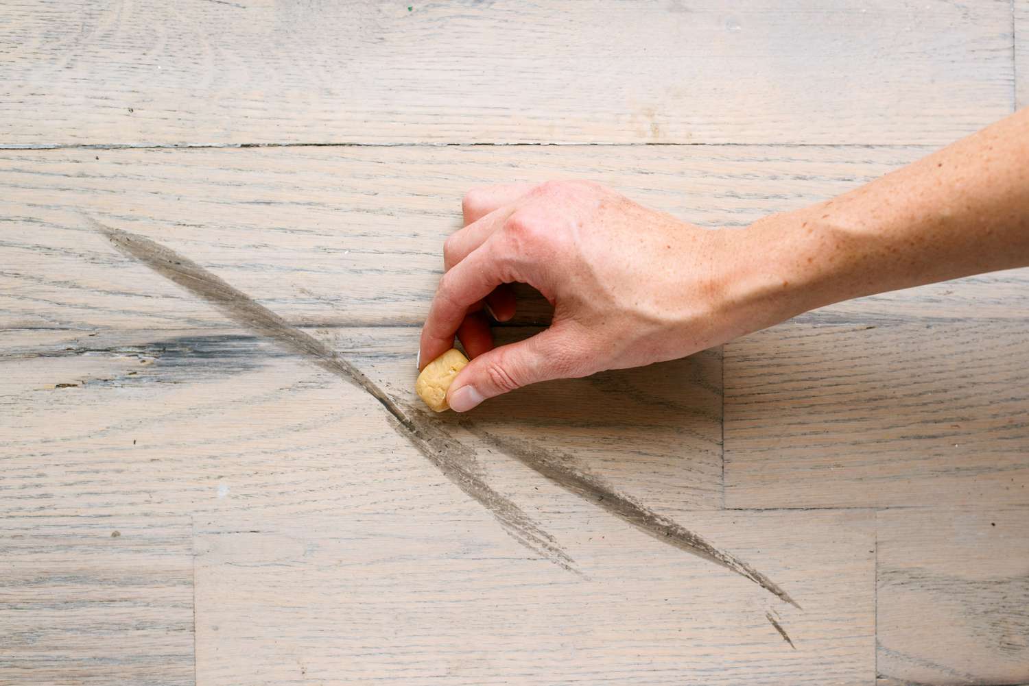 How to Remove Scuff Marks from Different Types of Flooring (Hardwood, Tile, Laminate, Vinyl)