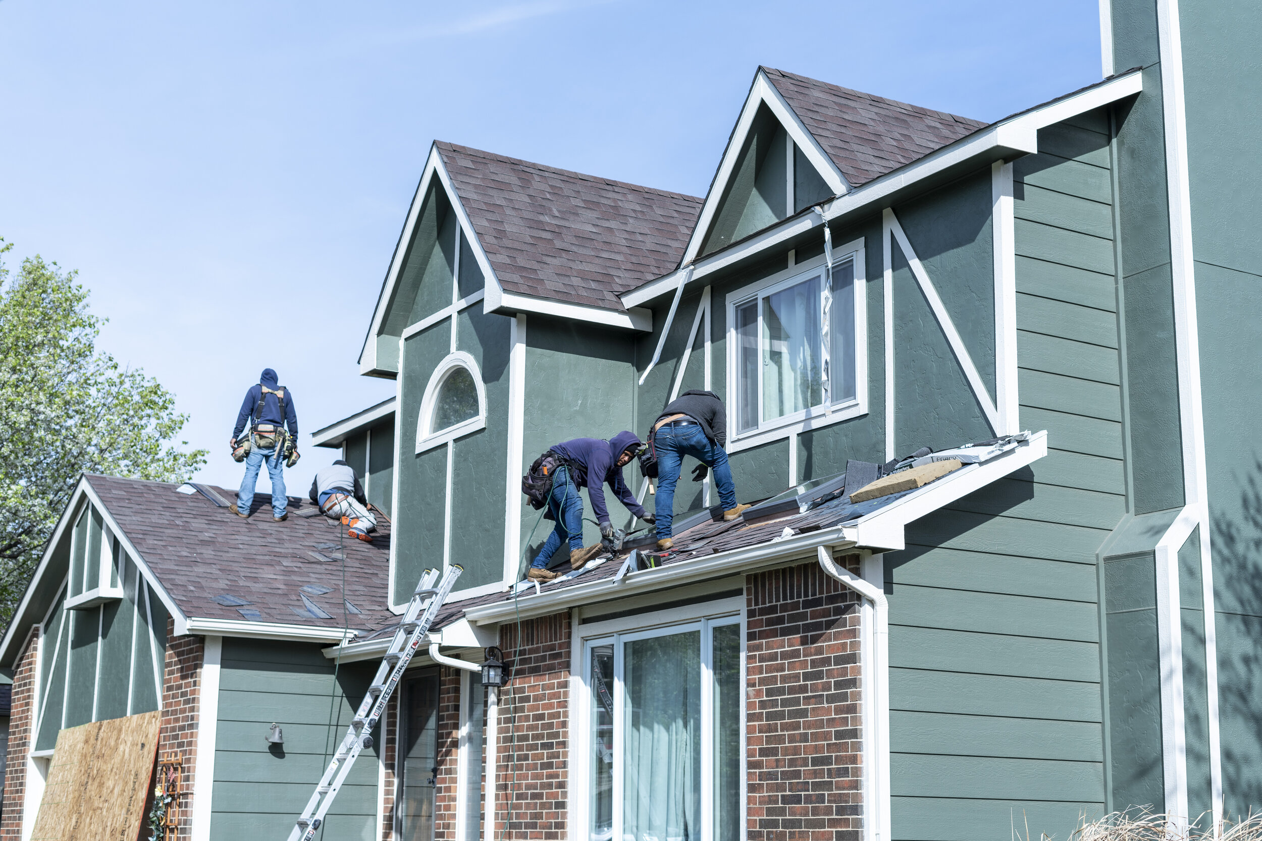 How Professional Roof Installation Enhances Your Home’s Value?