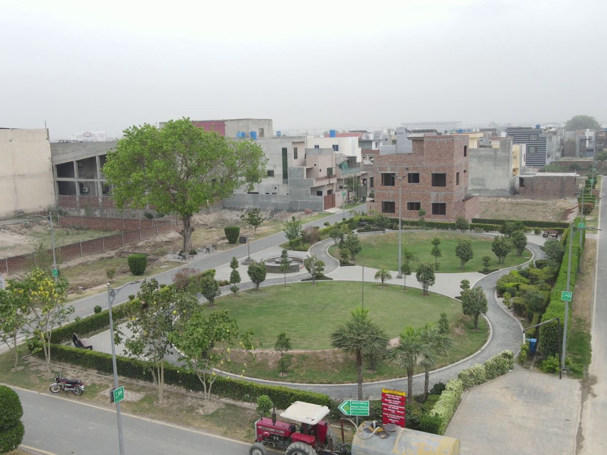 Why 2 Marla Commercial Plots in Lahore Are a Smart Investment for Small Businesses and Retailers in 2025?