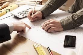How Do Season, Site Conditions, and Labor Impact Construction Schedules?