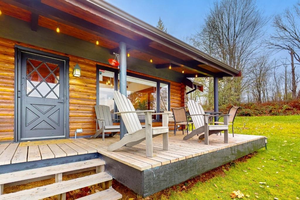 How Cracked Siding Could Lead to Mold, Pests, and Rot