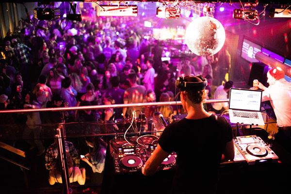 The Ultimate Guide to Live DJ Music
