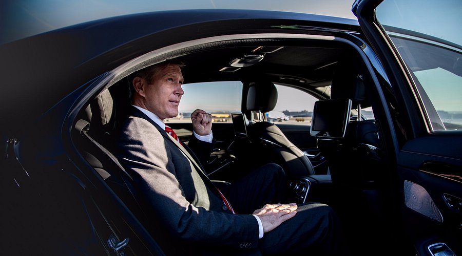 Experience Luxury and Convenience with Limo Service