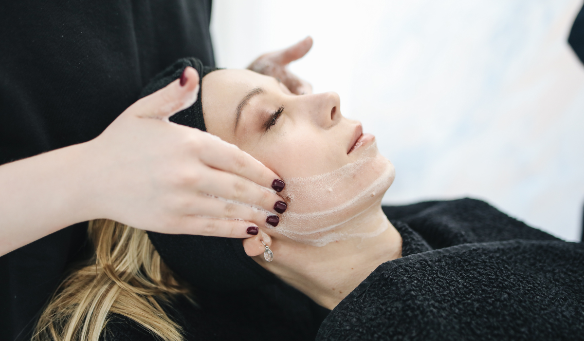 Can I Use Vitamin C with Niacinamide? Here's What You Need to Know