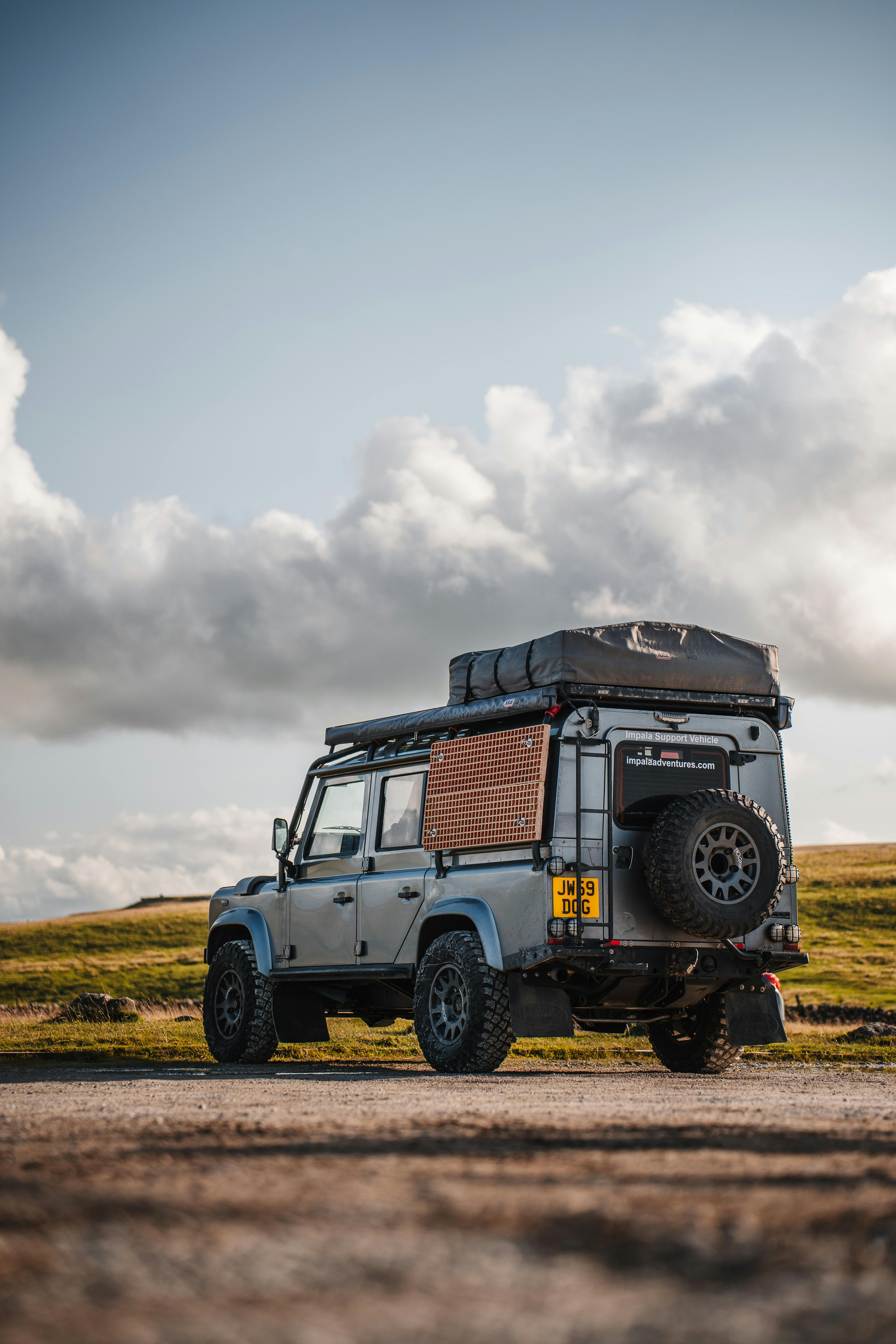 Best Paint Colors for a Restored Defender in 2025