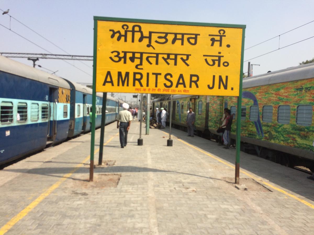 Amritsar in 24 Hours by a rental car: Cuisine, Shopping Streets & Golden Temple