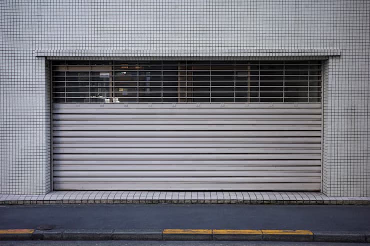 Why Choosing Local Matters for Garage Door Repair Near Me