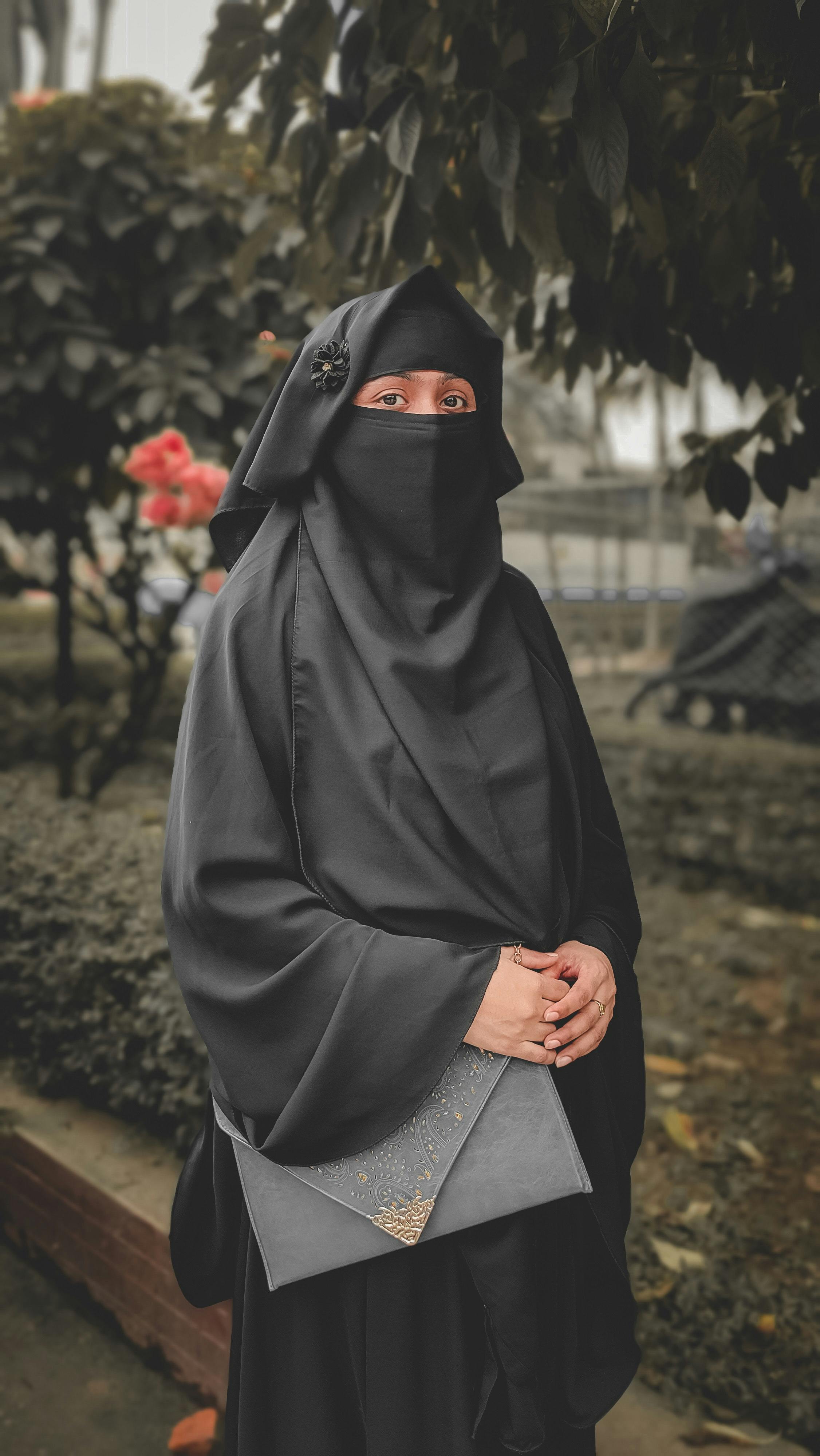Exploring the Latest Abaya Designs Cuts, Colors & Fabrics
