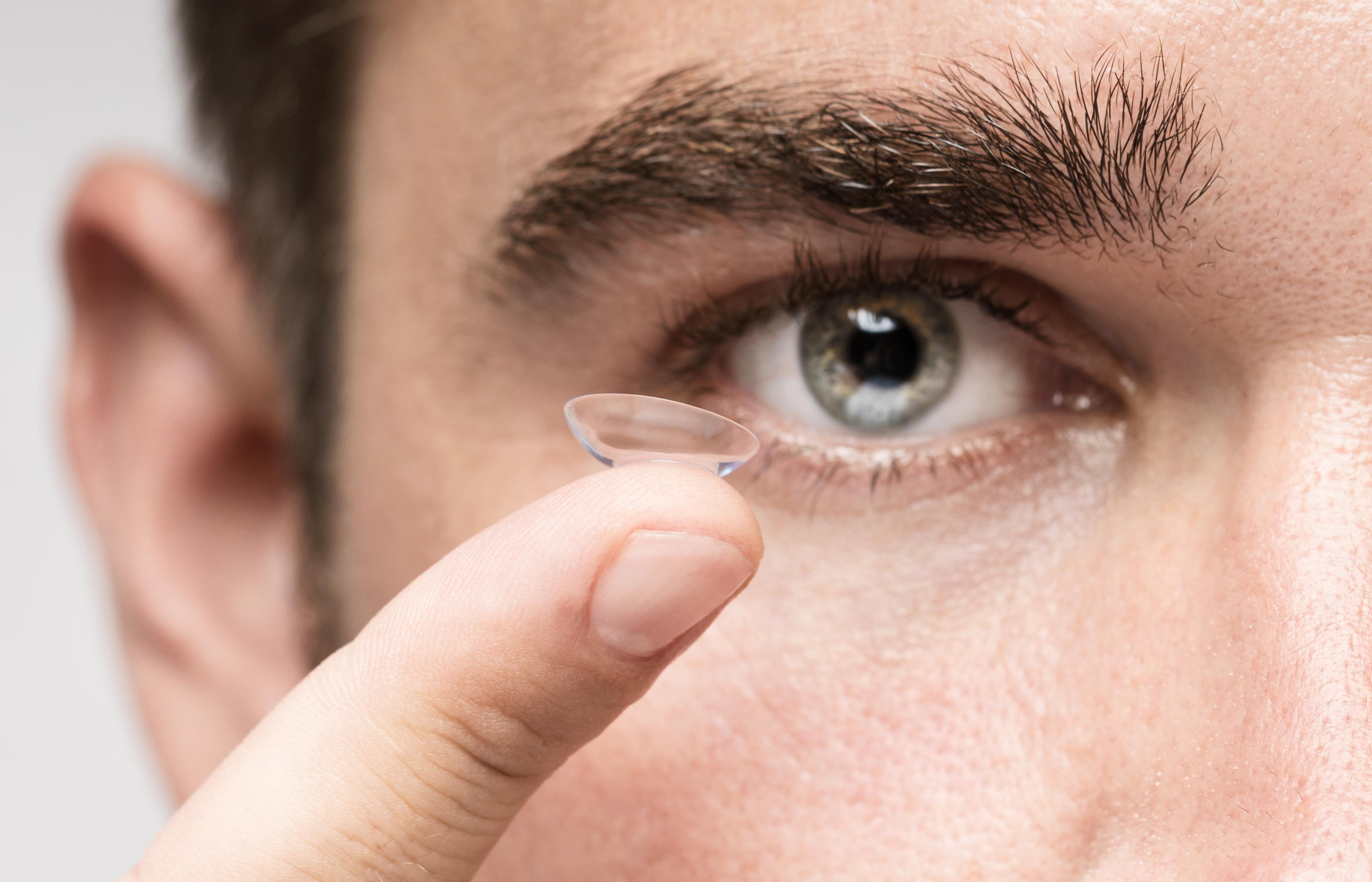 Choosing Between LASIK and Contact Lenses: What’s Right for You?
