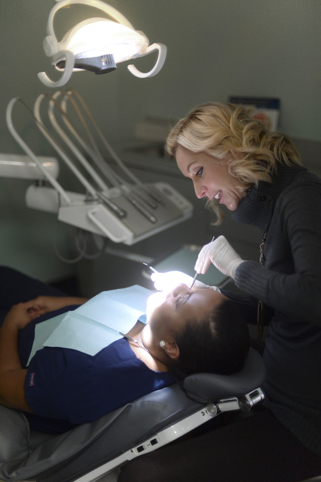 Brighten Your Smile with Confidence: Trusted Female Dentist in Lithia Offers Expert Teeth Whitening Near Valrico