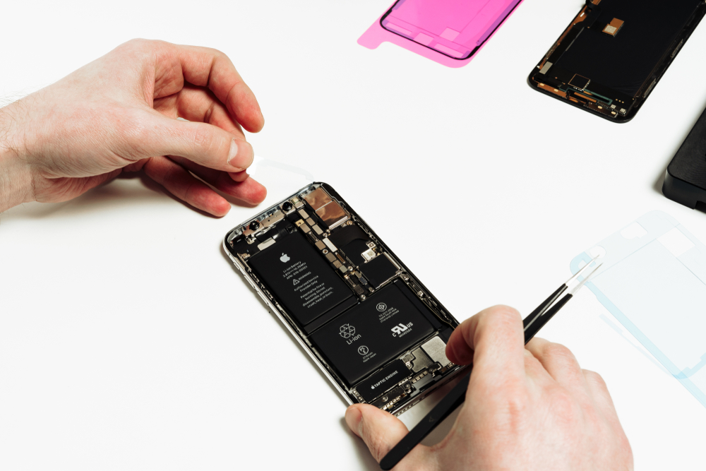 Common Signs Your iPhone XR Screen Needs Repair