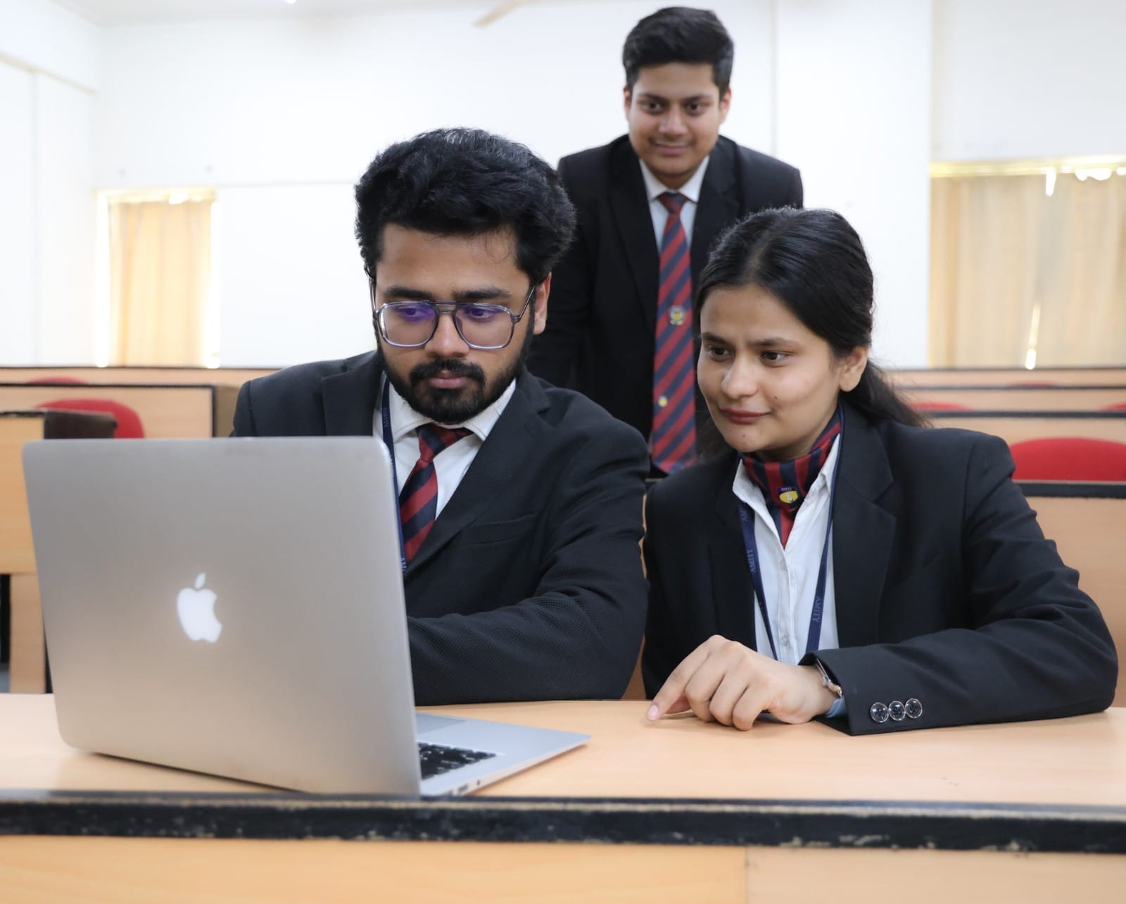 Looking for the Best BBA Colleges in Delhi? Here's What You Need to Know
