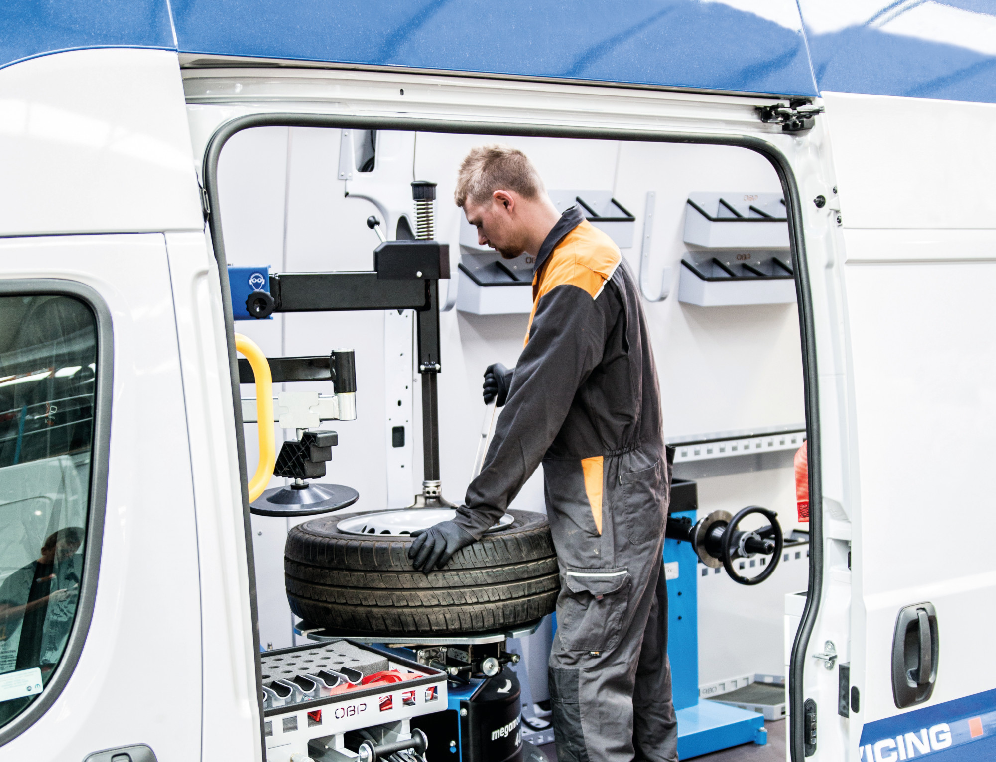 Booking Mobile Tyre Fitting in Newport Made Easy