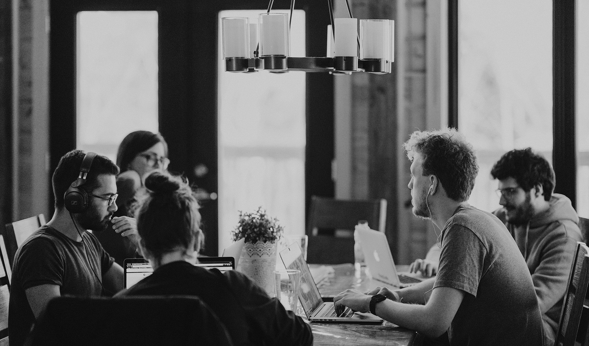 Startup Pitch Decks That Win Funding: Templates & Strategies for 2025