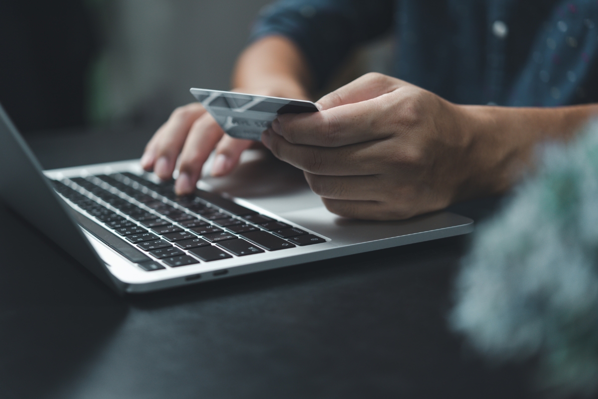 Are Digital Business Cards Replacing Traditional Ones?