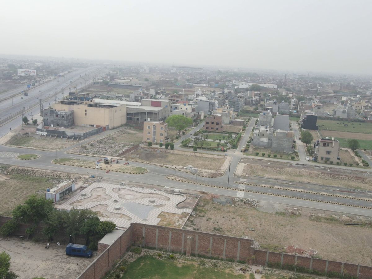 Lahore’s Emerging Commercial Hotspots in 2025: Where to Buy Commercial Property for High ROI