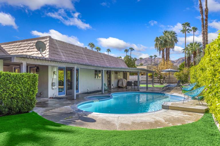 Why the Best Vacation Rentals in Palm Springs Stand Out