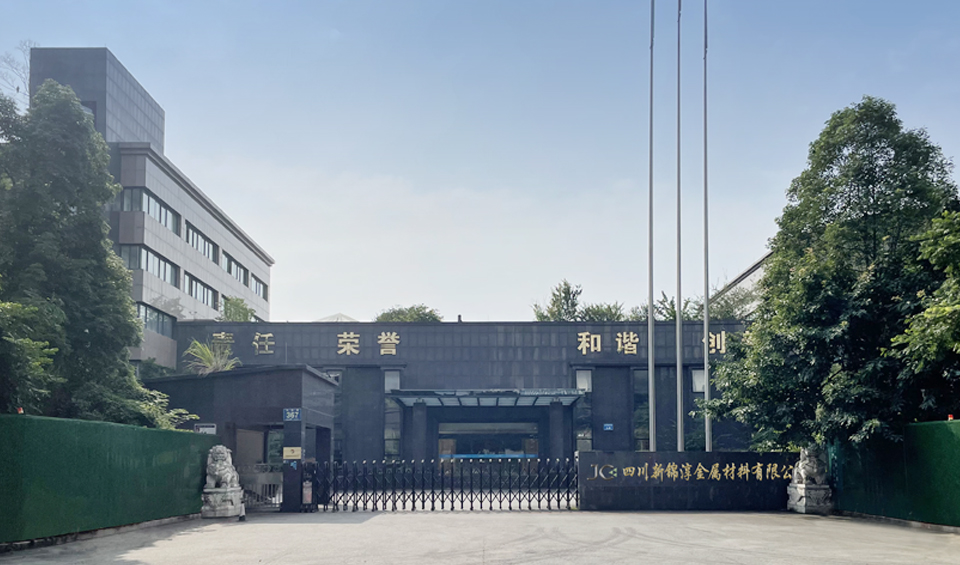 Chromium Oxide vs Cerium Oxide: Industrial Applications, Properties, and Differences
