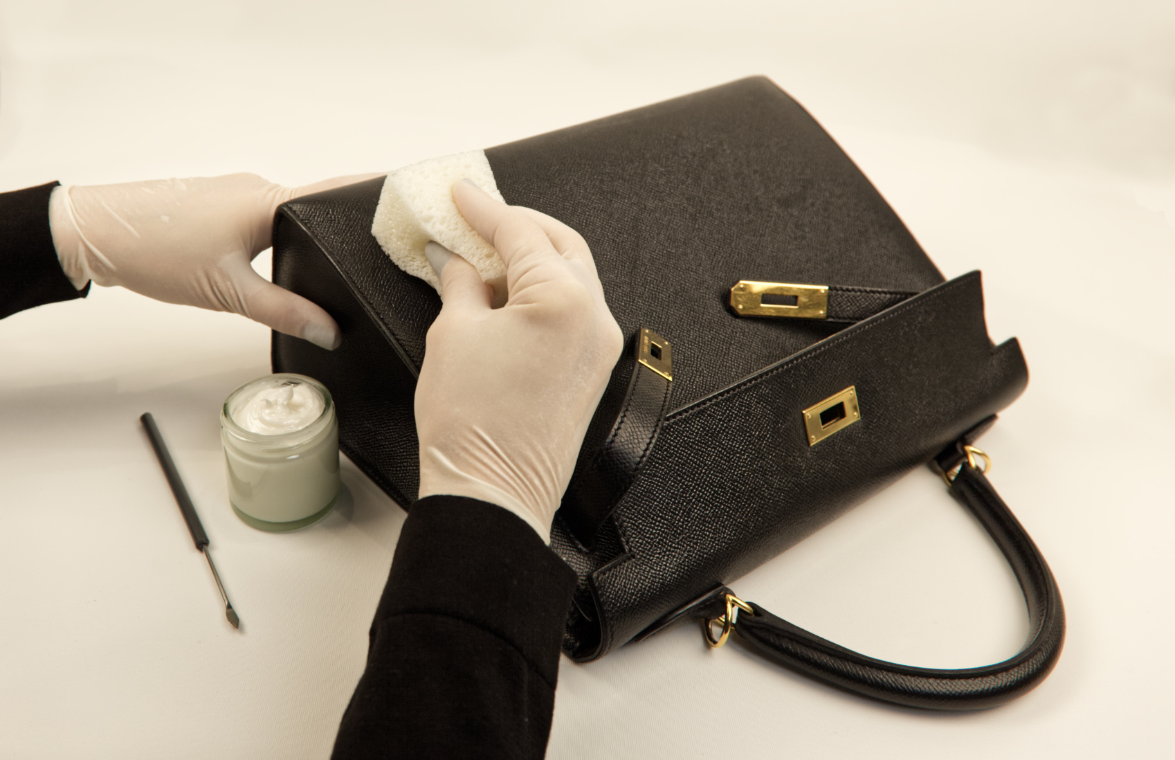 Your Handbag Deserves the Best: Choose a Trusted Luxury Bag Restoration Service