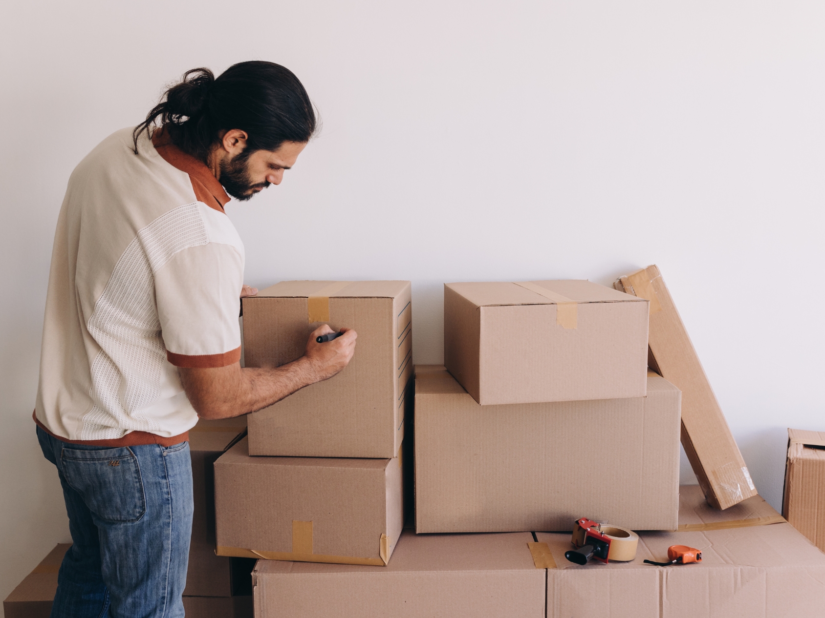 
	 
	Complete Guide to Hiring Packers and Movers in Delhi
	