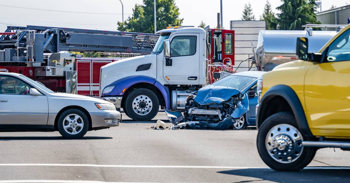 How a Delivery Truck Accident Lawyer Can Help After a Collision