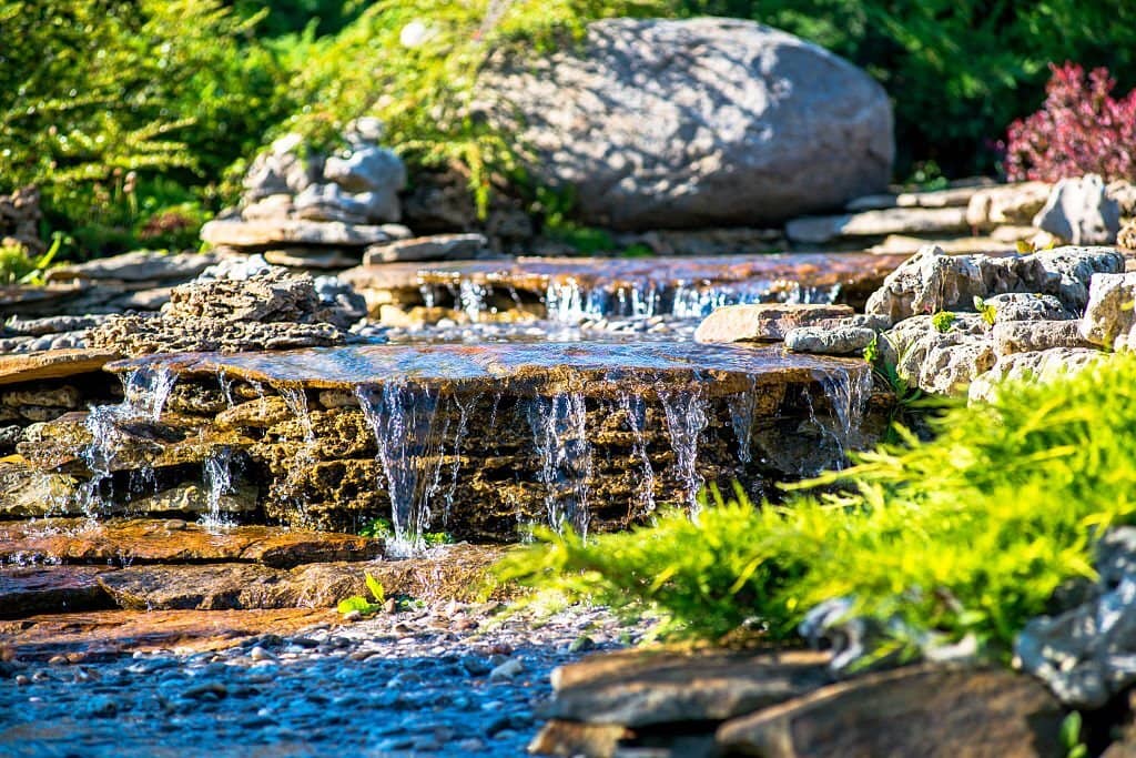 Luxury Redefined: High-End Fountain Features for Modern Homes