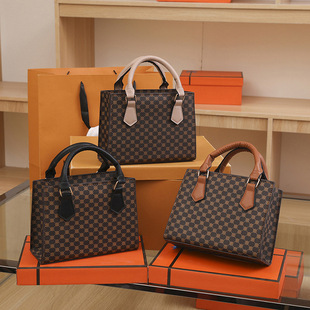 How Handbag Color Restoration Preserves Style and Luxury