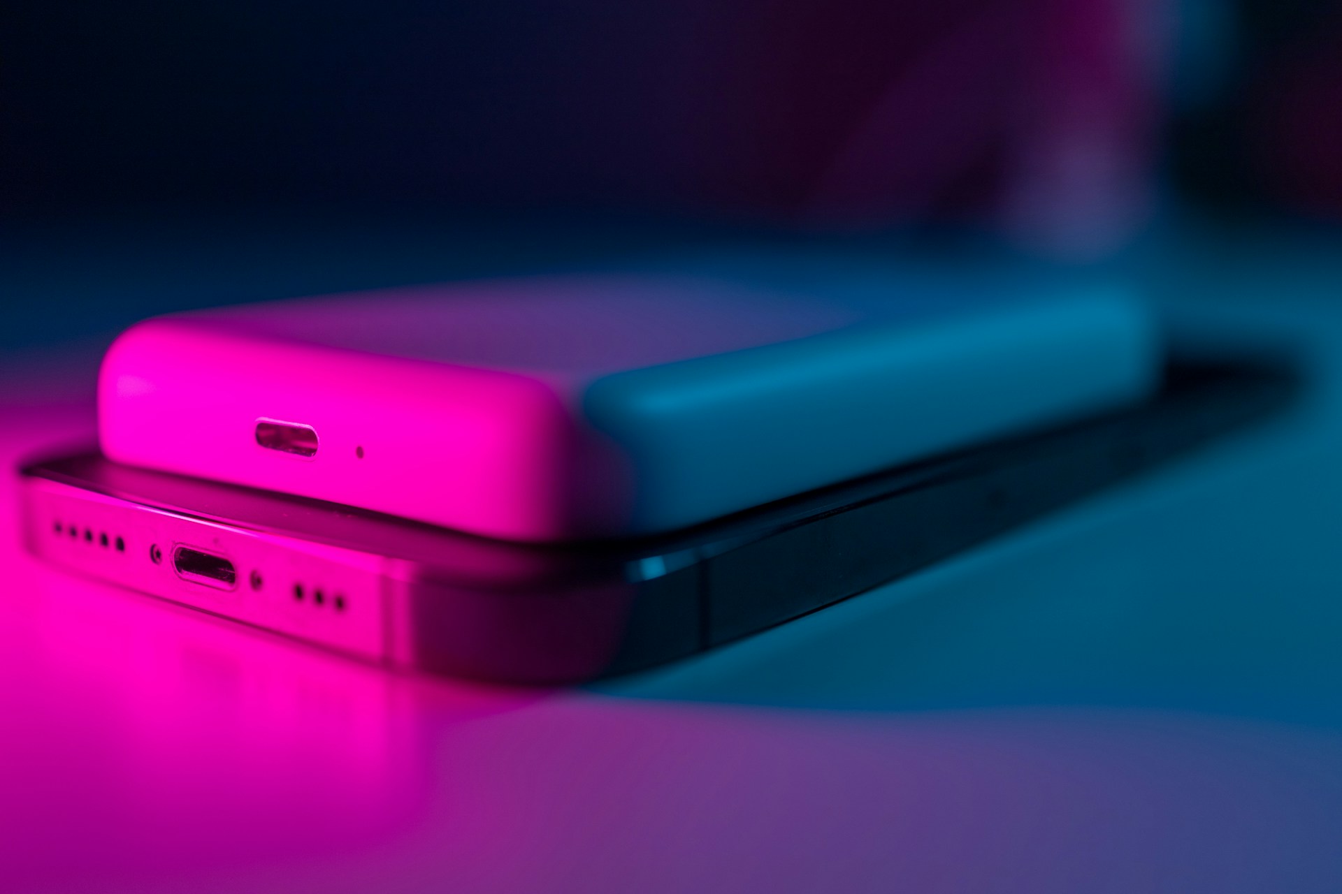 Why a 10000mAh Solar Power Bank is a Must-Have for Your Tour with Friends