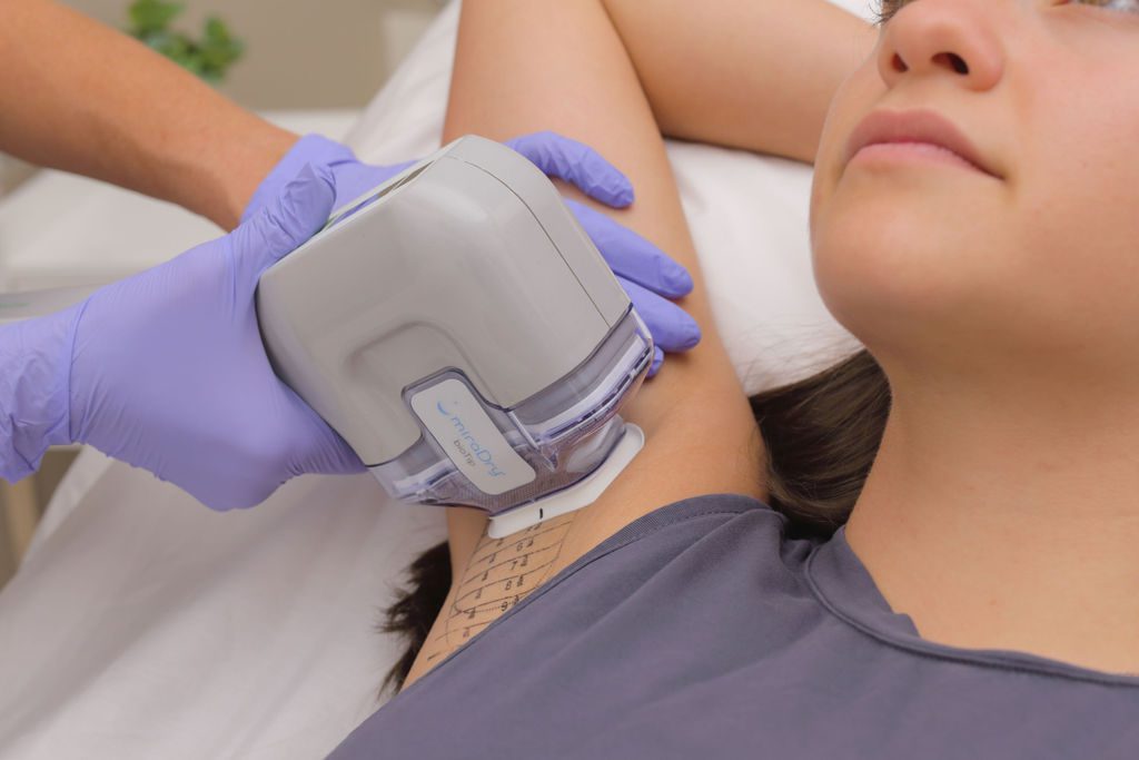 هل يمكن استخدام MiraDry مع علاجات أخرى؟