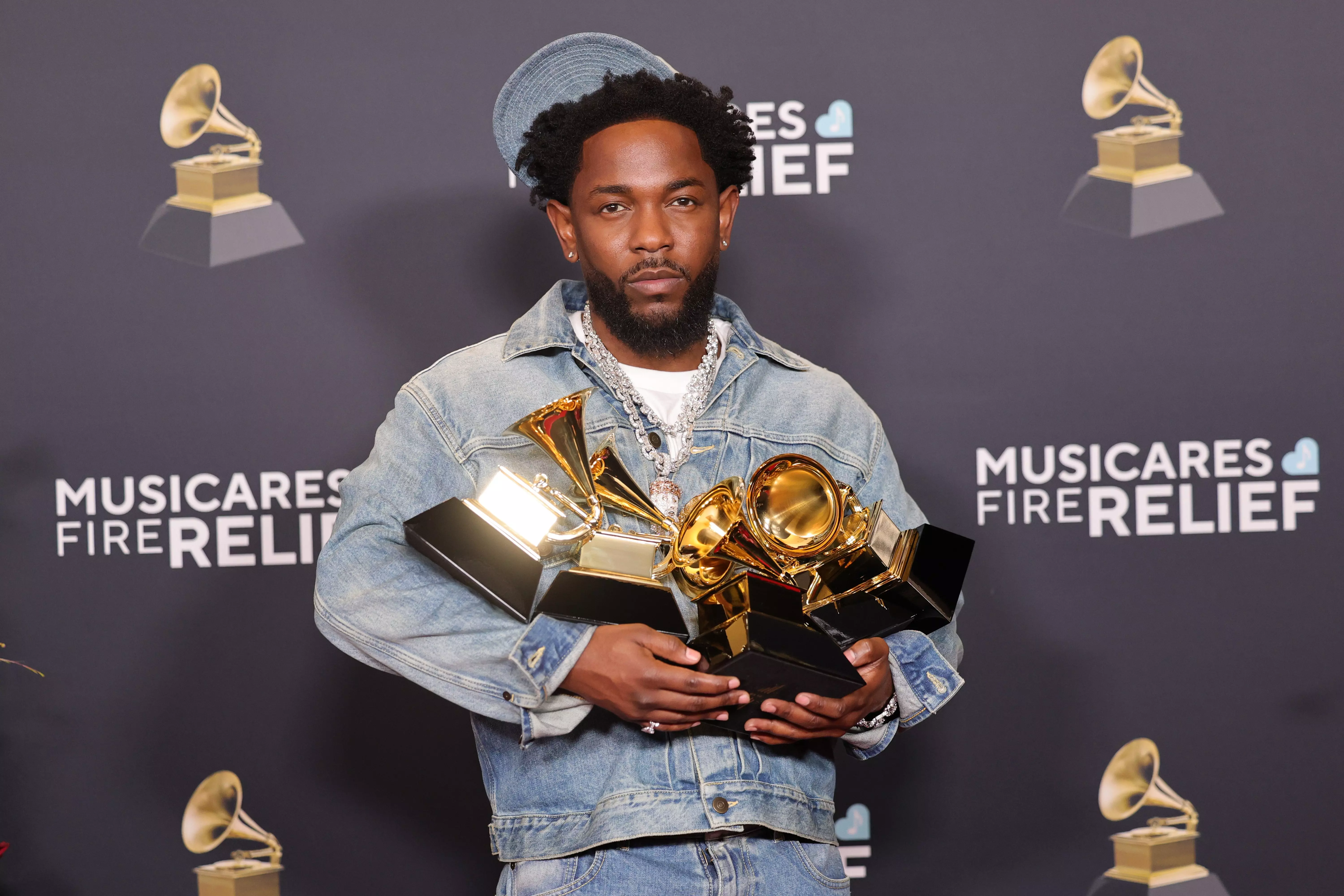 10 Signs You're Buying the Wrong Trophy for Your Award Ceremony