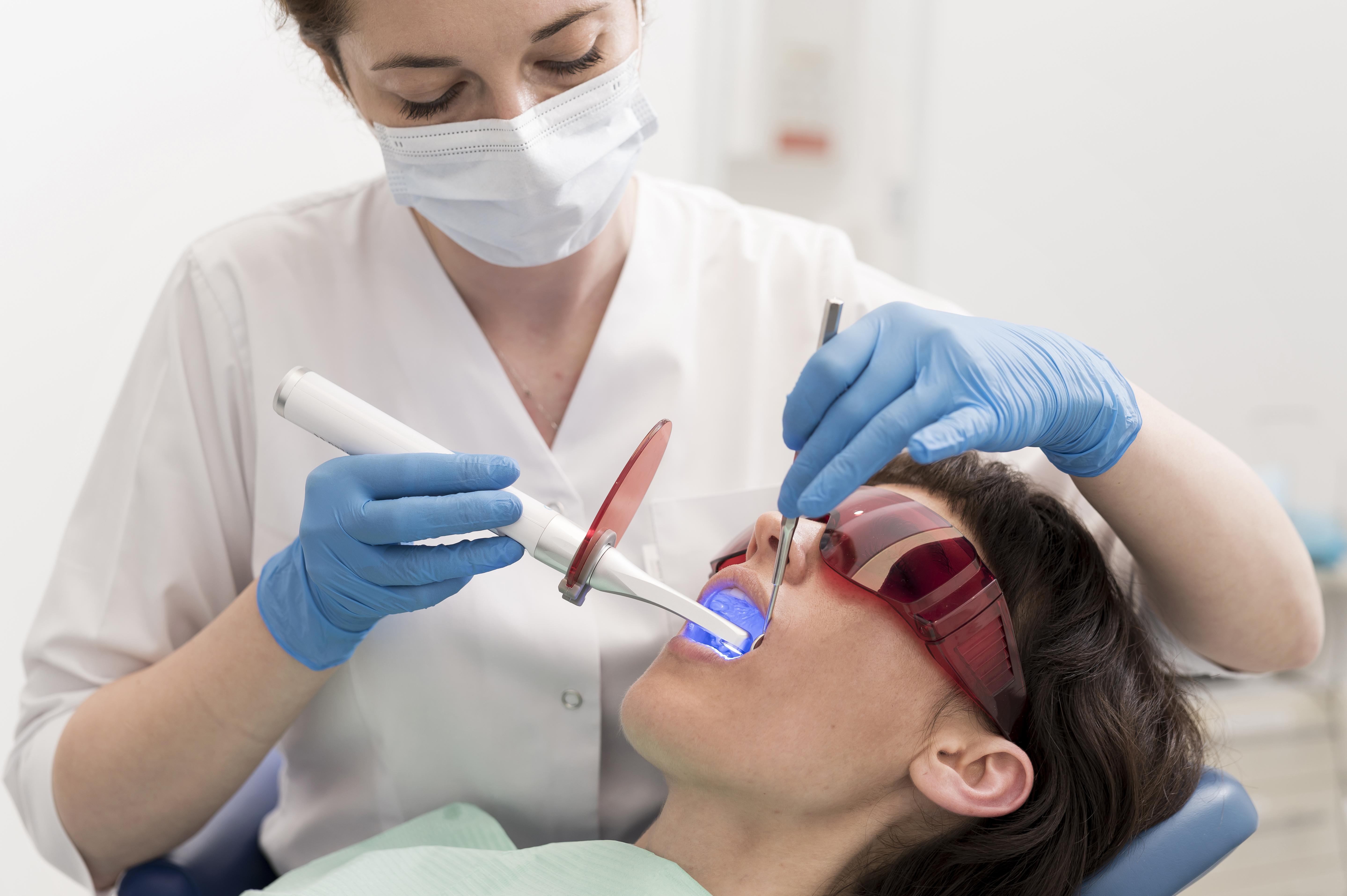 The Ultimate Guide to Choosing the Best Teeth Whitening Service for a Radiant Smile