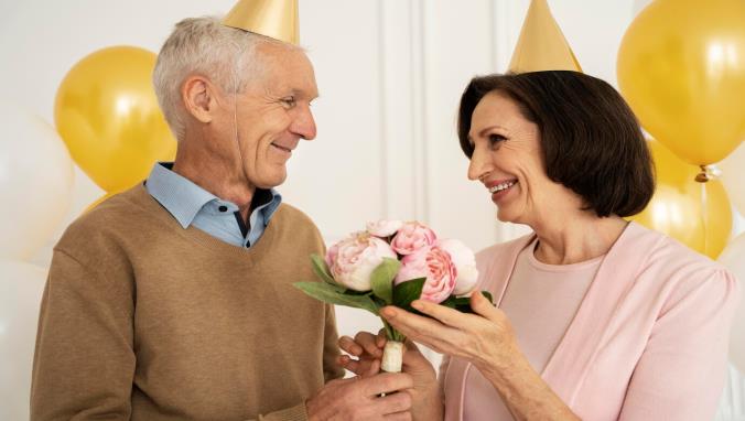 Thoughtful Anniversary Gifts for Parents That Capture Their Beautiful Journey