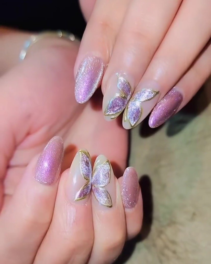 Floral Nail Designs You’ll Want to Wear All Year Long