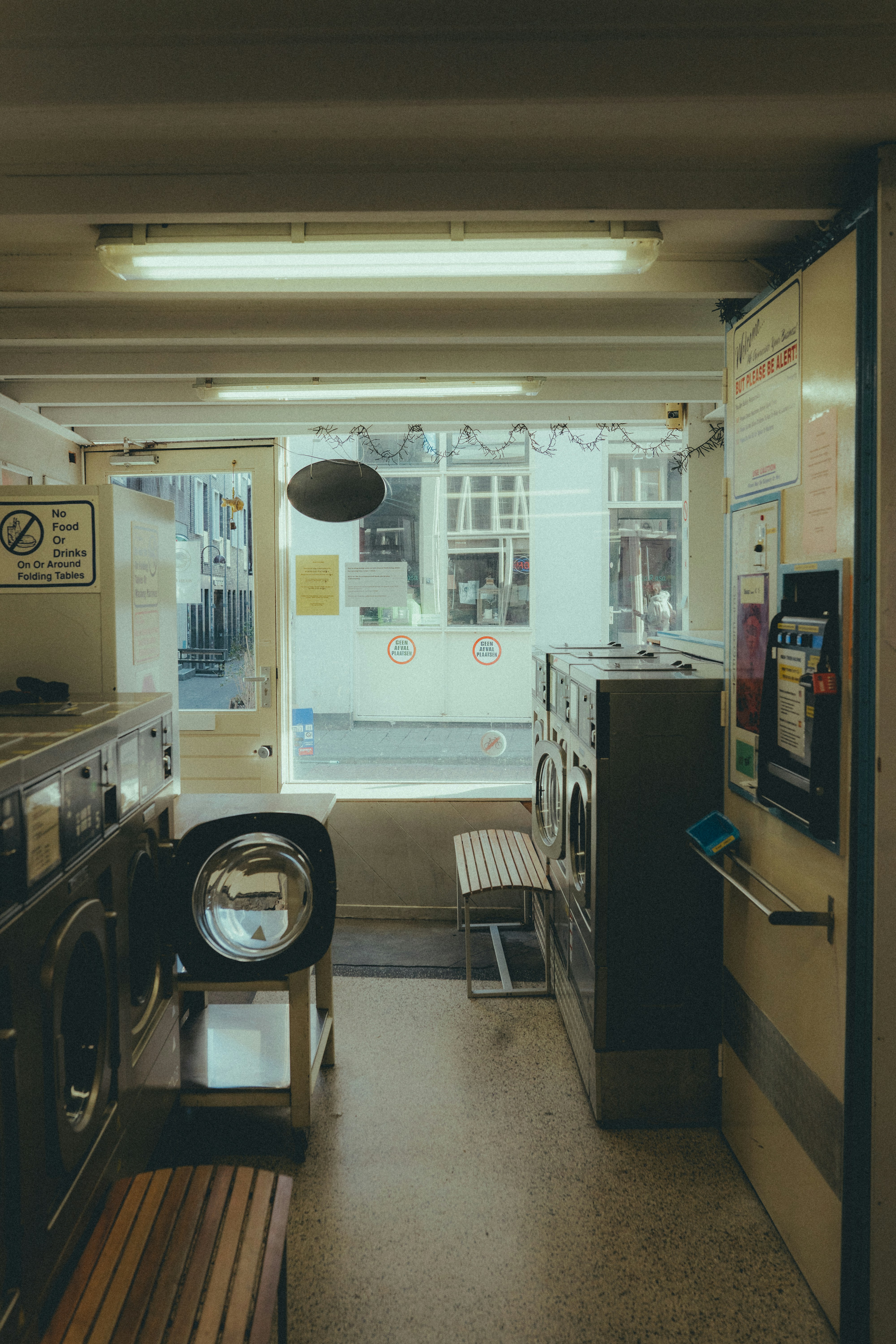 Best Folding and Stacking Machines for High-Volume Laundry Operations
