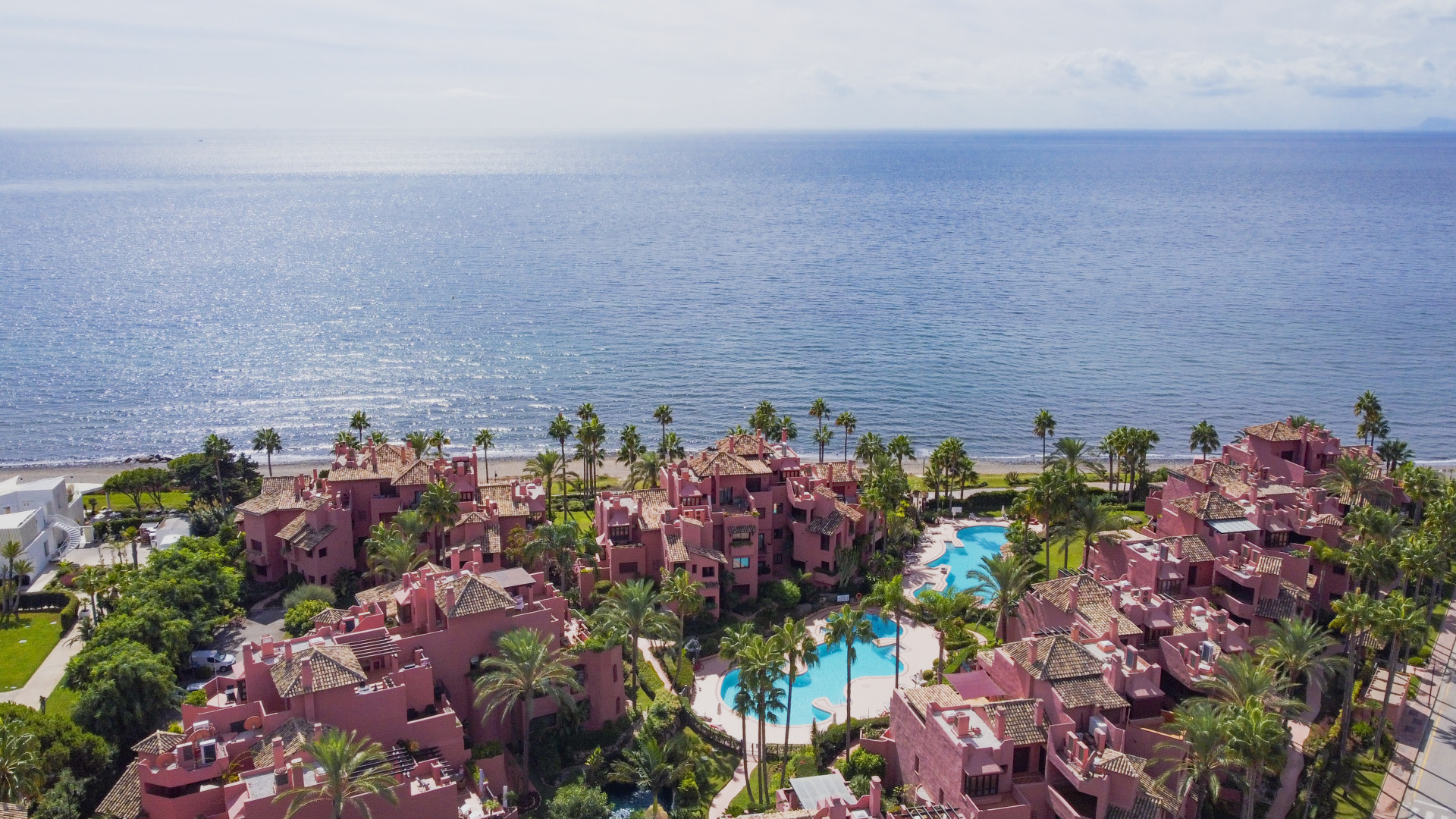 Luxury Living: 5 Best Beachfront Apartments & Penthouses in Marbella 2025