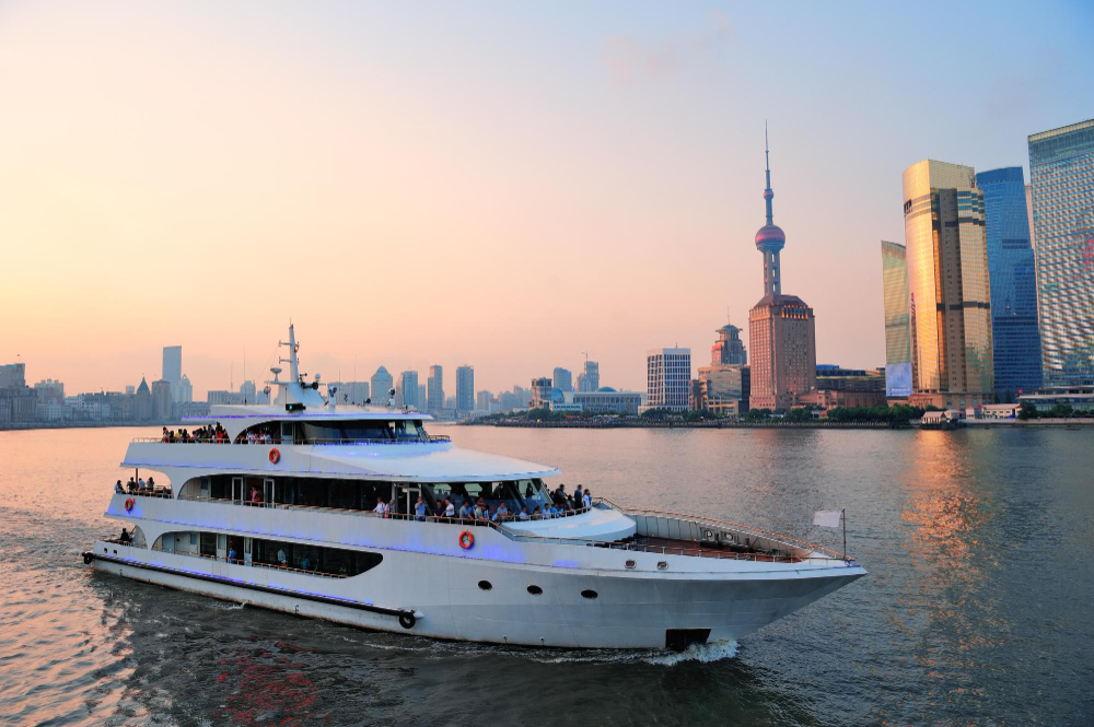 5 Scenic Routes You Can Experience by Boat in Dubai