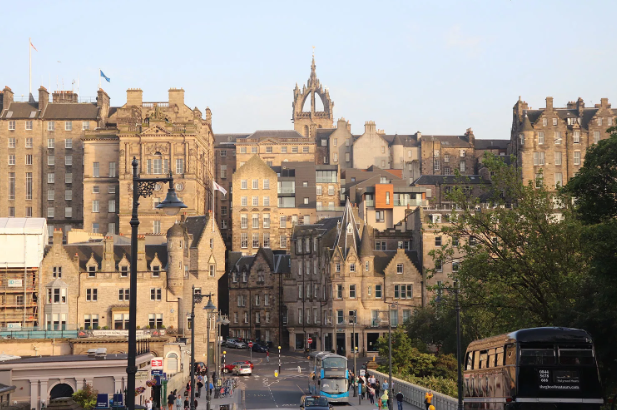 How to Discover Edinburgh’s Top Sites on a Comfortable Ride