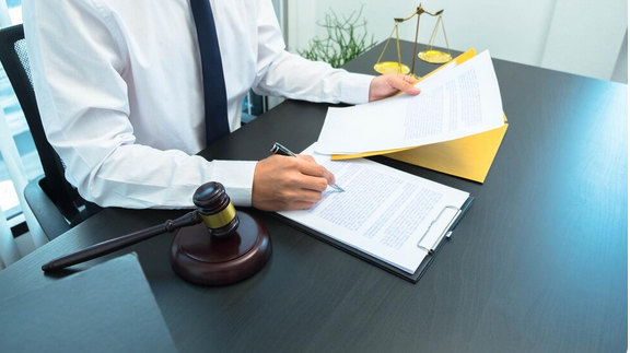 How a Personal Injury Attorney Phoenix Handles Your Case
