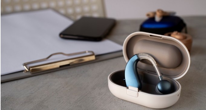 Hearing Aids Market Share by Distribution Channel: Retail, E-commerce, Audiology Clinics – 2032