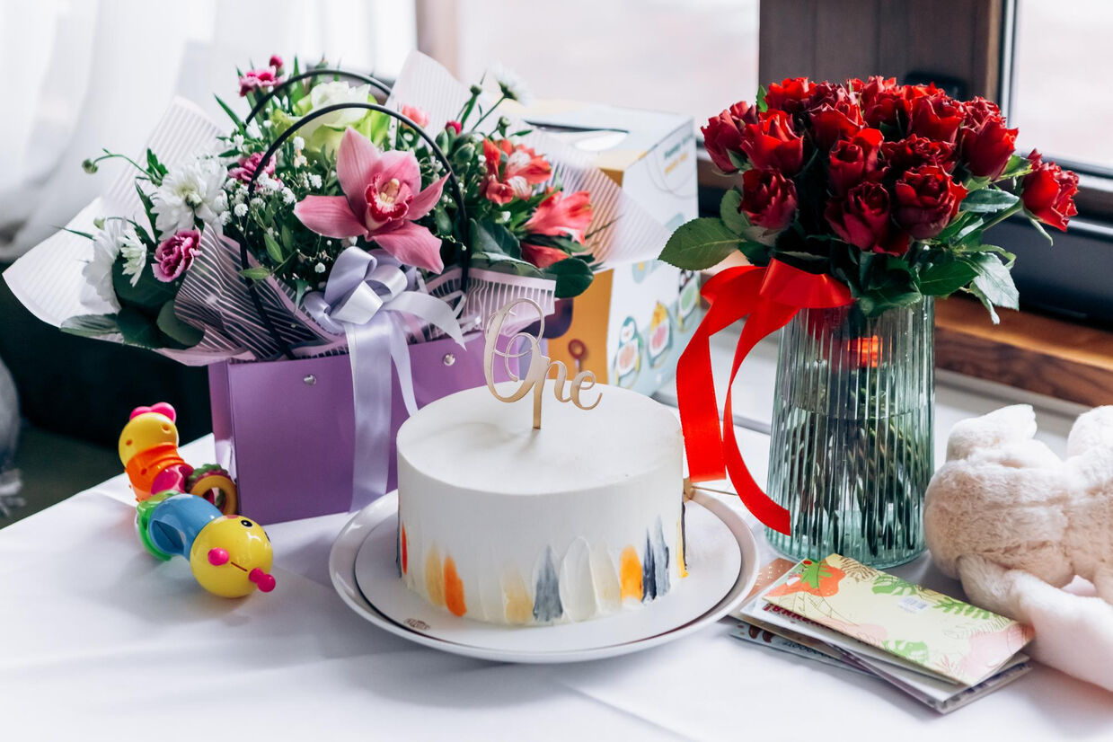 Same Day Flower and Cake Delivery Celebrate Birthdays in the Sweetest Way