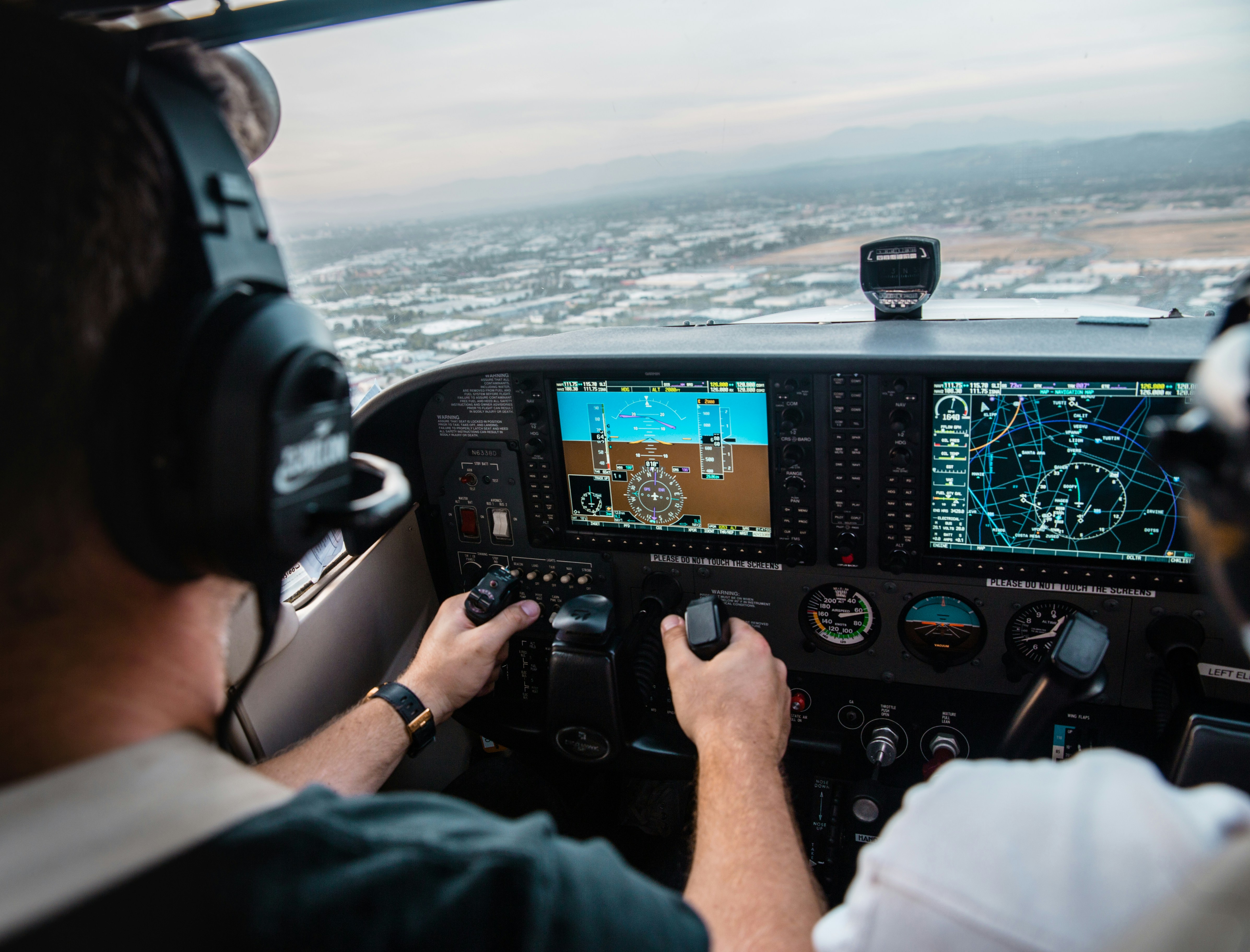 A Pilot’s Guide to Selecting the Perfect Aviation Headset