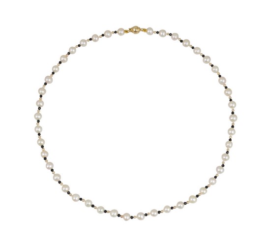 Why Pearl And Gold Chain Necklaces Are Timeless Accessories