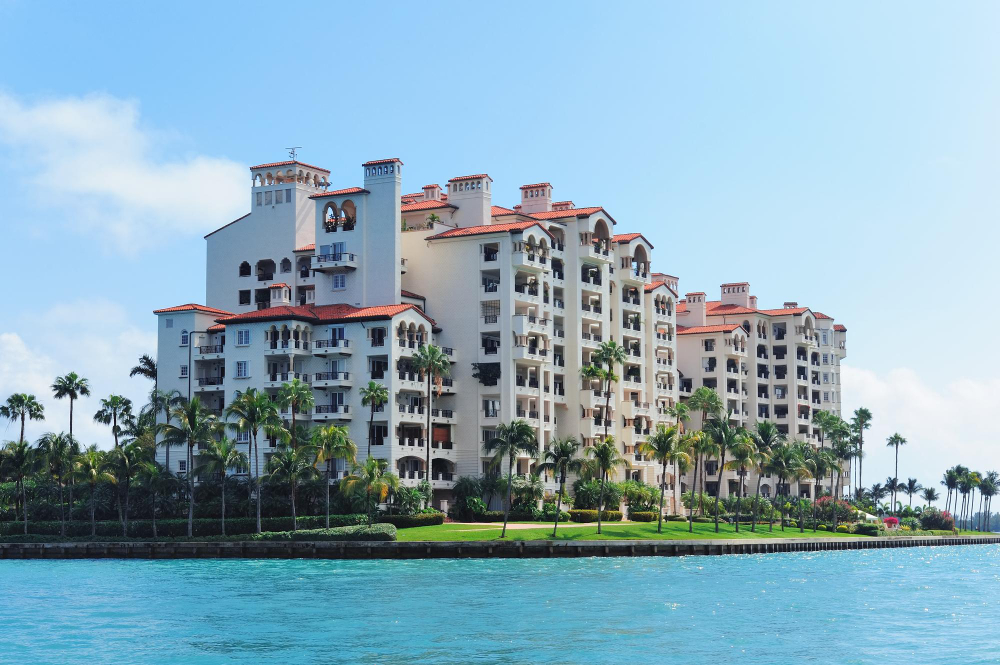 Why Seaside Homes Attract Foreign Investors