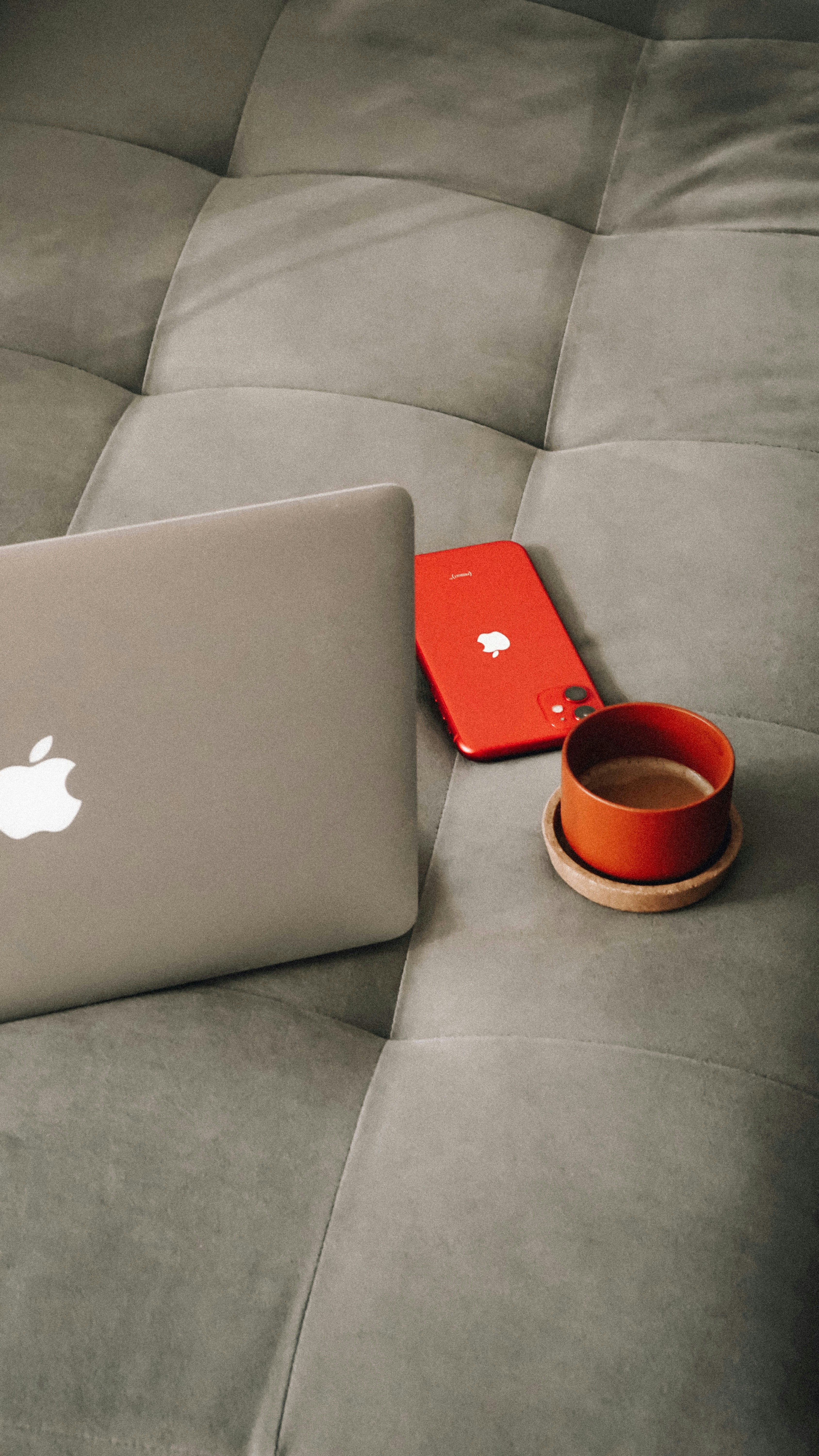 Top 7 things to consider before buying a laptop or mobile phone