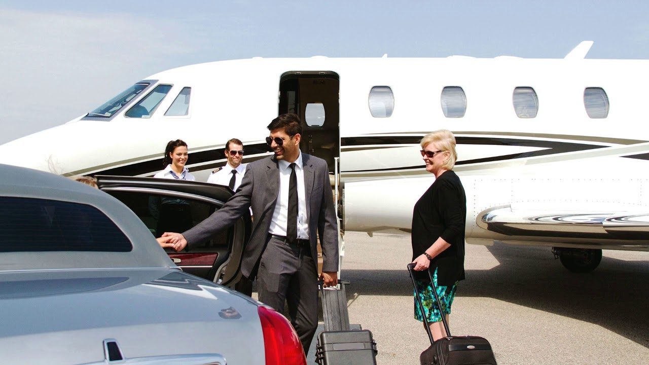 Premium Airport Limo & Black Car Service for Corporate Travelers