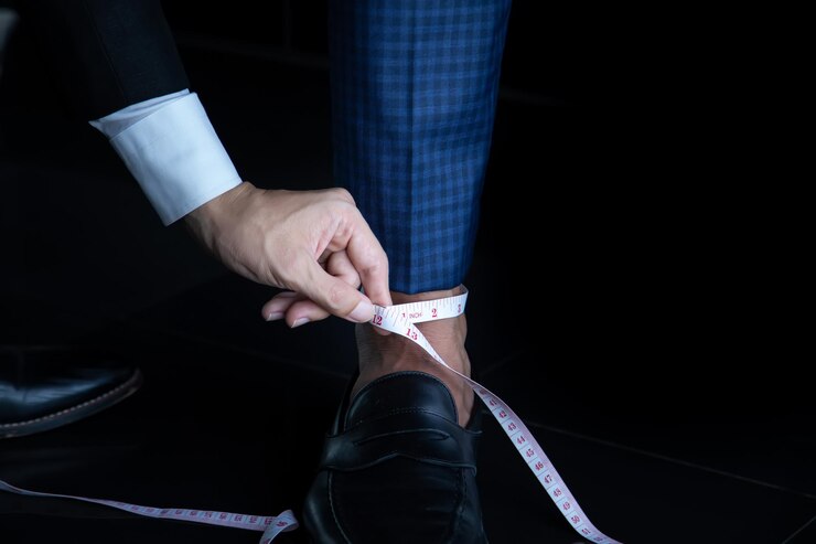 How to Choose the Right Suit Pant Length for Your Body Type