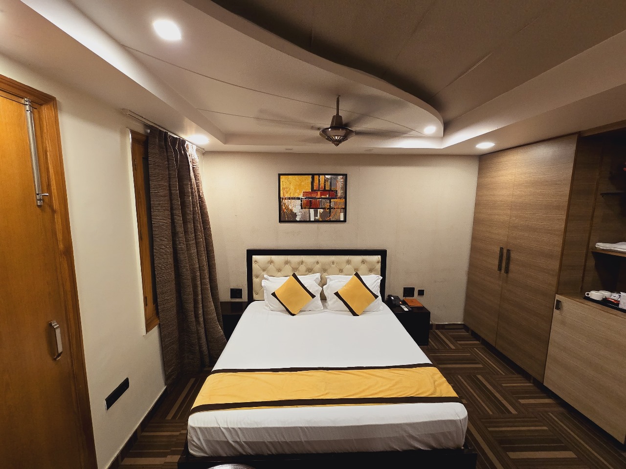 Budget Hotel Rooms Near Metro Station West Delhi