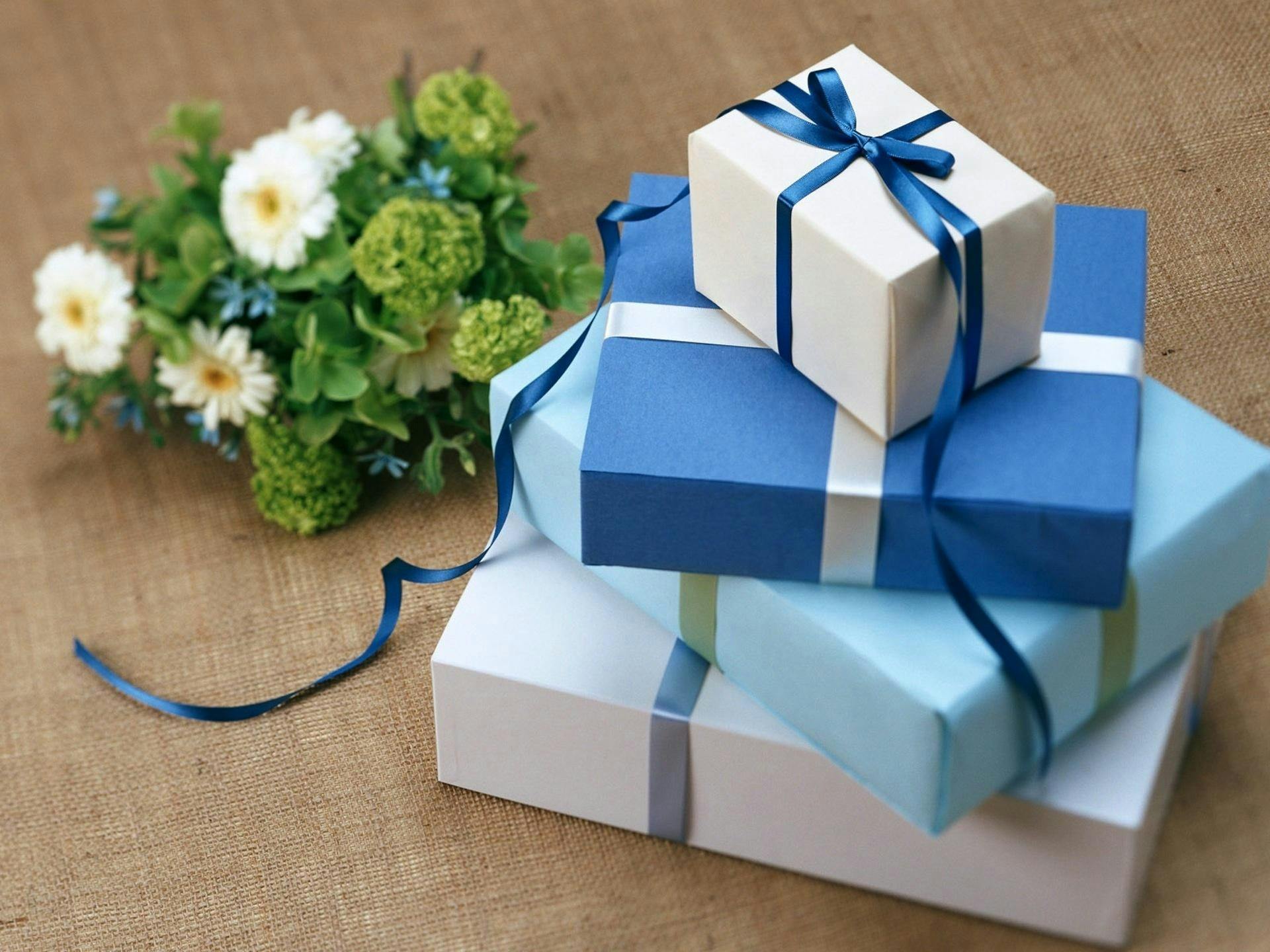 Smart Seasonal Gifts for Customers: Symbolic Presents That Build Brand Loyalty