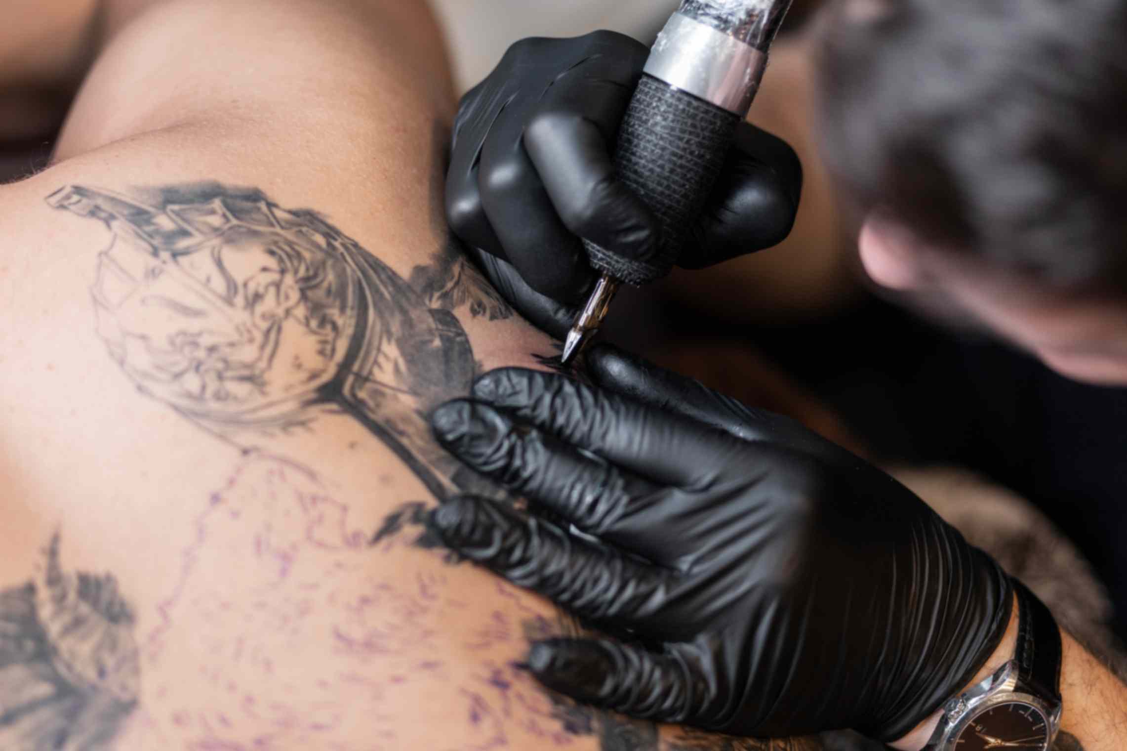 Online vs In-Person Tattoo Courses Which Is Better?